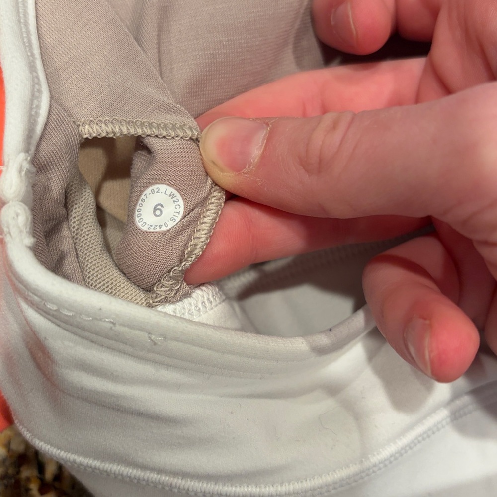 Set of Four Sports lululemon Bras in Various Colors - Picture 5 of 6